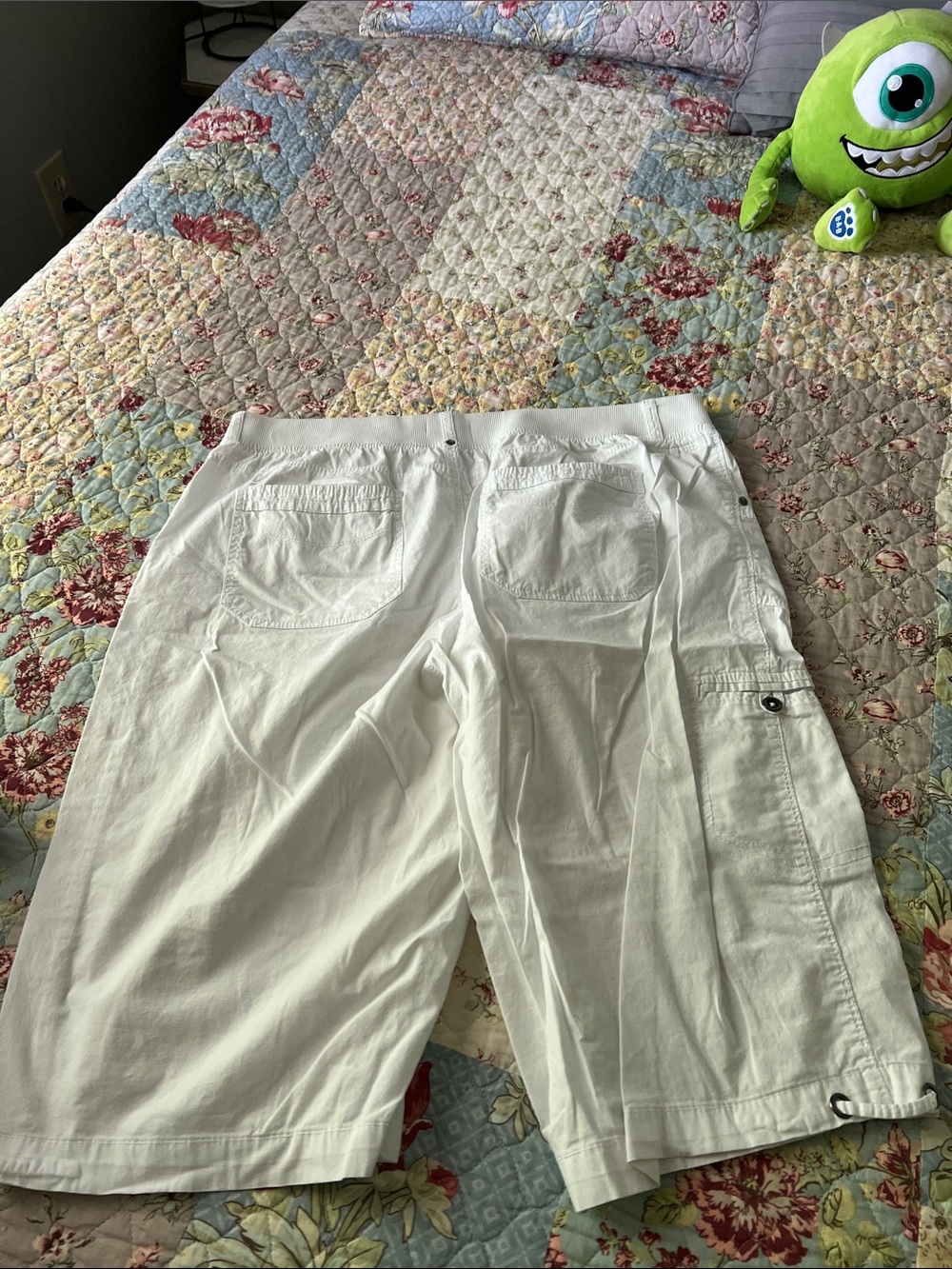 Dash White Women's Capri Cargo Pants